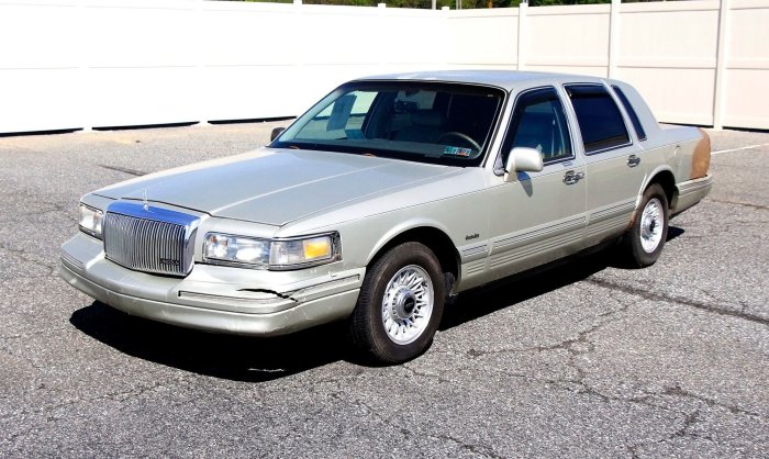 1997 Lincoln Town Car: A Luxury Icon