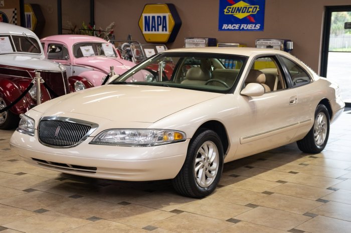 1998 Lincoln Mark VIII: A Luxury Coupes Legacy