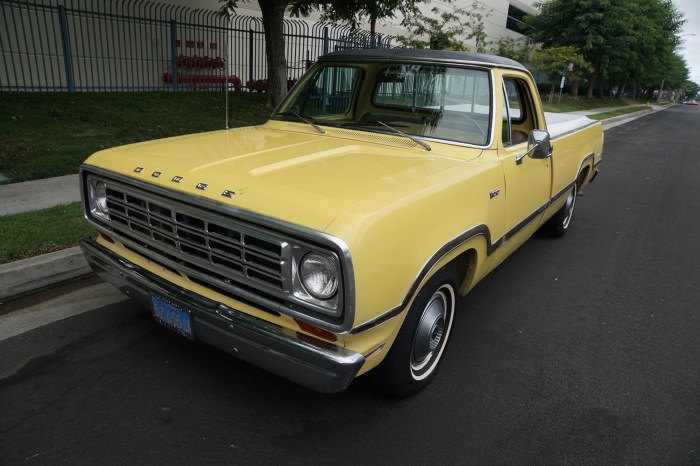 1972 Dodge D100: A Classic Pickup Truck