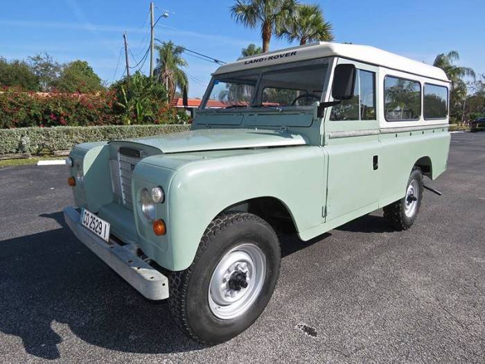 1979 Land Rover Defender: A Rugged Icon Takes Shape