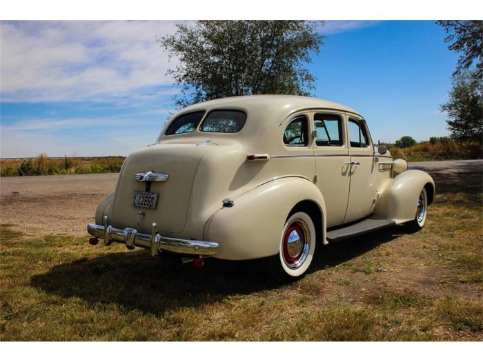 1937 Oldsmobile Sedan