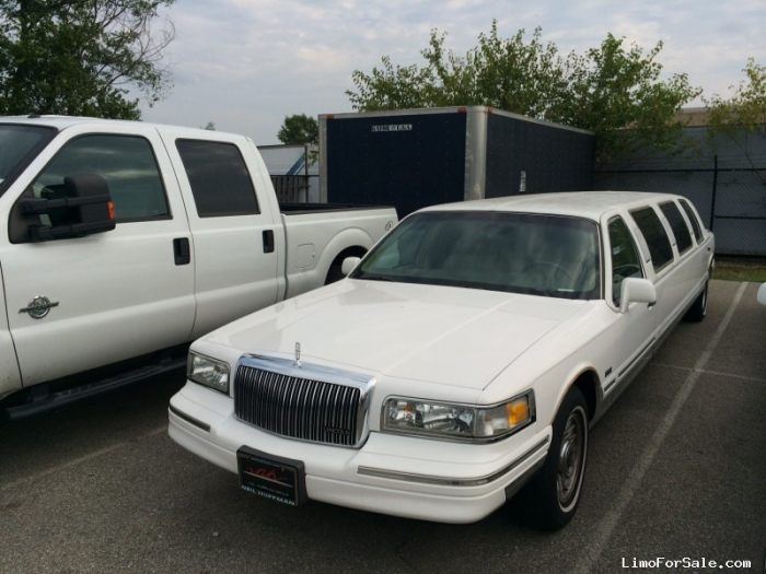 Town 1997 car lincoln custom kentucky limo stretch sedan coach american louisville used listing