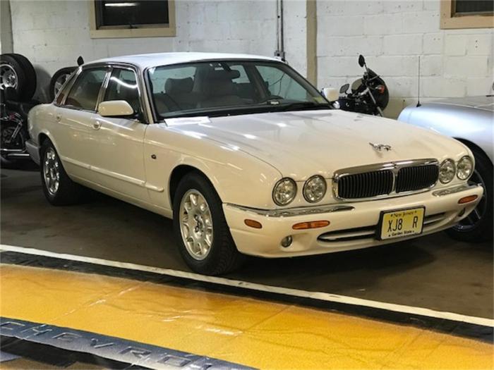 2001 Jaguar XJ8: A Timeless Classic Redefined