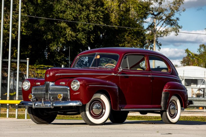 1942 Dodge Sedan: A Glimpse into American Automotive History