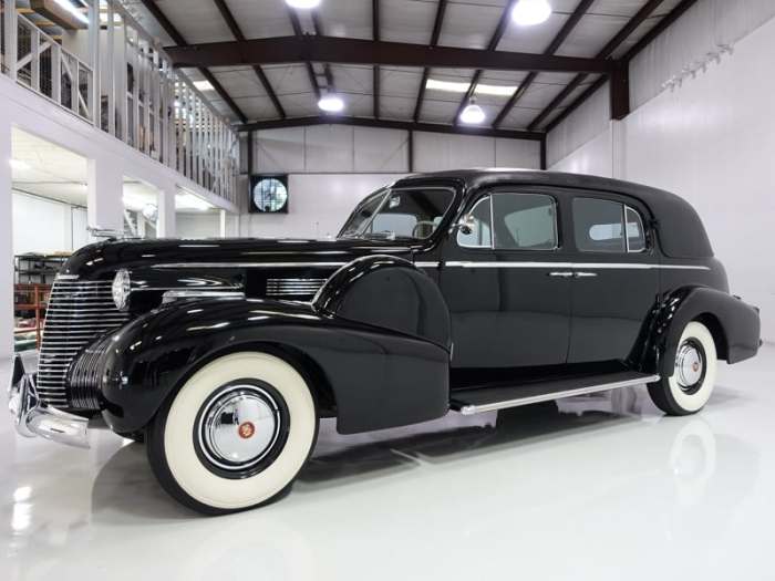 1940 Cadillac Sedan: A Glimpse of American Automotive History