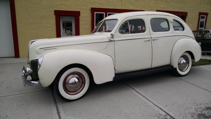 1940 Mercury Sedan: A Glimpse into Automotive History