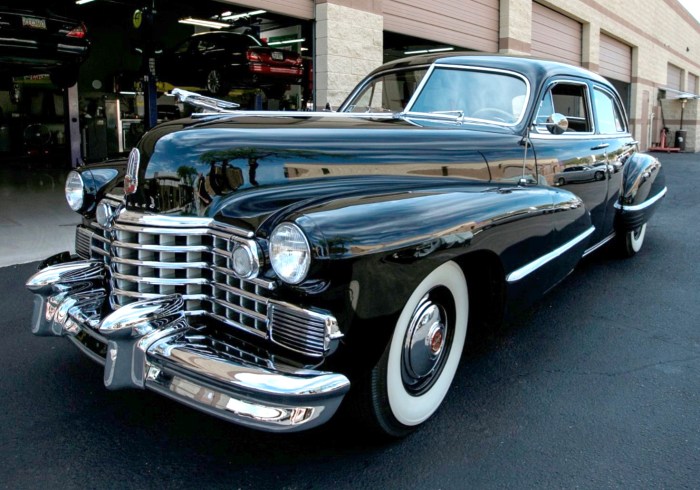 Cadillac 1942 sedan bat