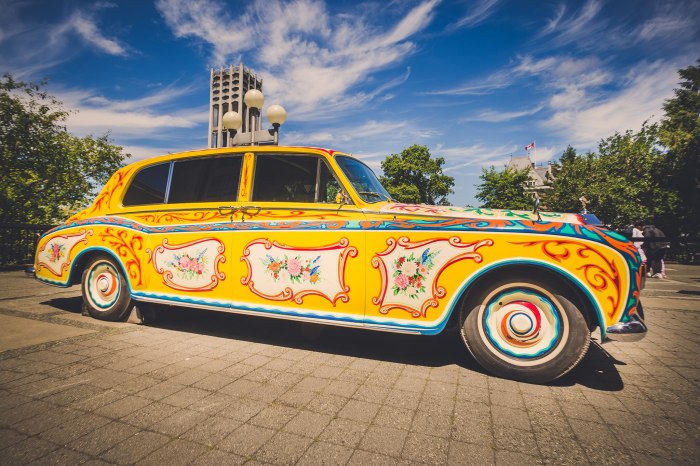 Rolls royce phantom john lennon psychedelic 1964 joins eight phantoms great beatle mobile story lennons