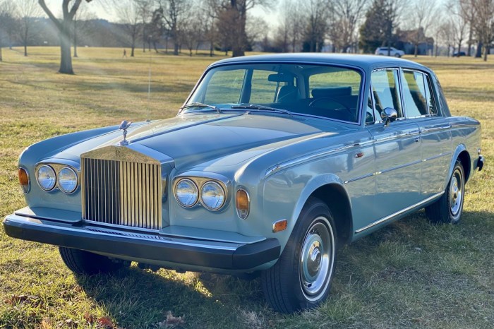 1974 Rolls-Royce Silver Shadow: A Classic of Luxury and Engineering