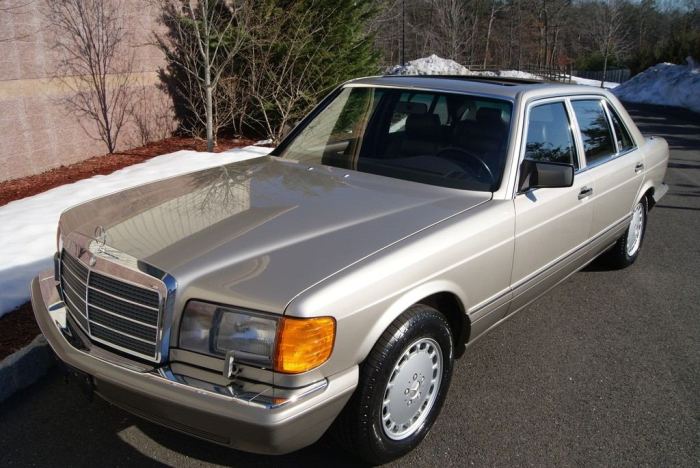 1990 Mercedes-Benz 560SEL: A Luxury Icon