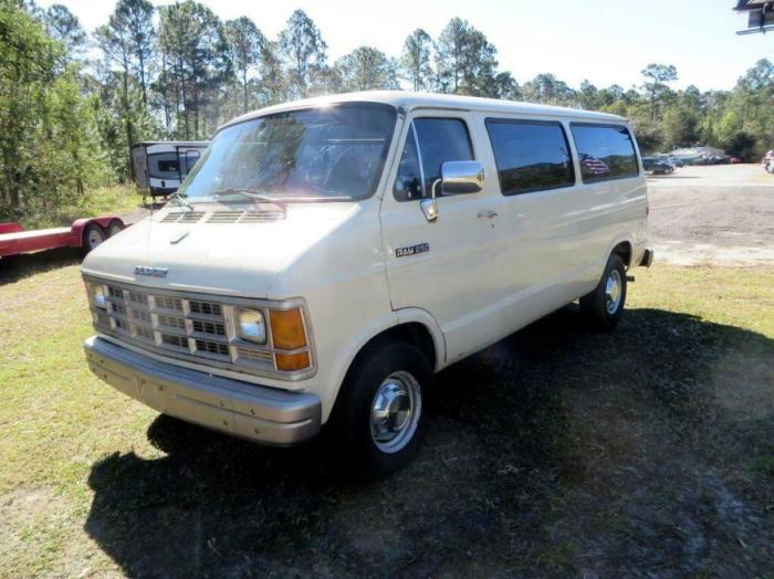 Van dodge ram 1991 b250 sale