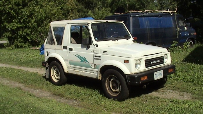 Suzuki samurai 1991 sj closed vehicle pickup truck road off