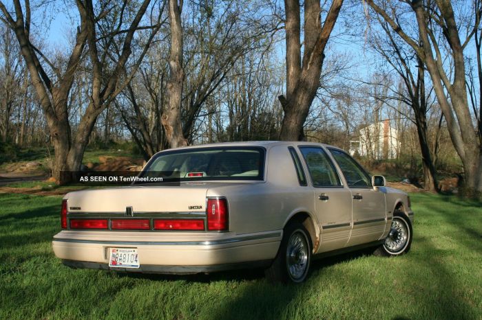 1996 Lincoln Town Car: A Look Back at American Luxury