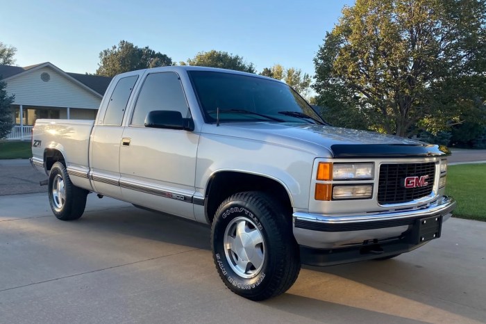 Gmc 1987 pickup sierra classic 4x4 87 truck old 1500 ton short bed cars 80 momentcar price car mcsmk8