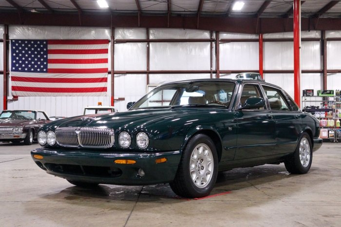 Jaguar xj8 1998 sedan door front