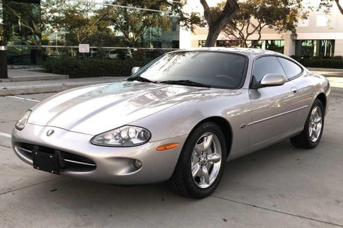 2000 Jaguar XK8: A Timeless Classic