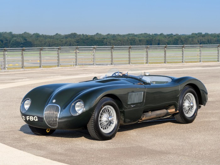 Type jaguar 1952 phil hill heads raced auction sotheby rm autoevolution