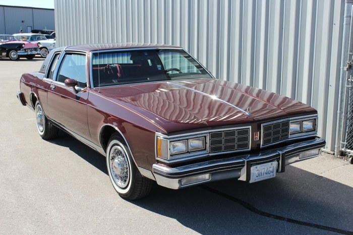 Oldsmobile delta 88 1983 1982 1980 brougham royal momentcar