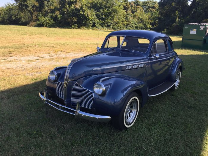 1940 Pontiac Deluxe Eight: A Glimpse into American Automotive History