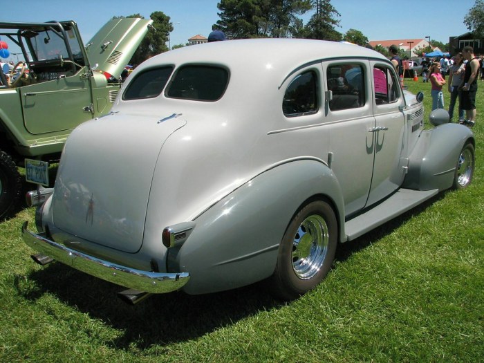 Pontiac 1937 streak silver sedan door touring