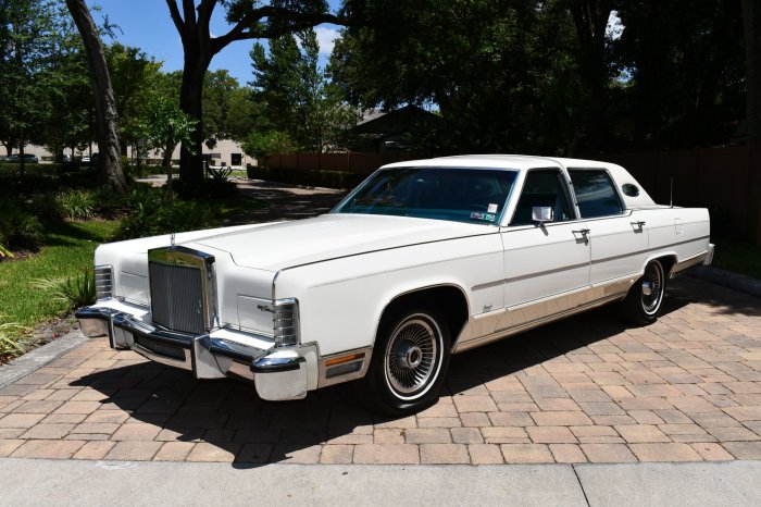 1979 Lincoln Town Car: A Classic American Luxury Sedan