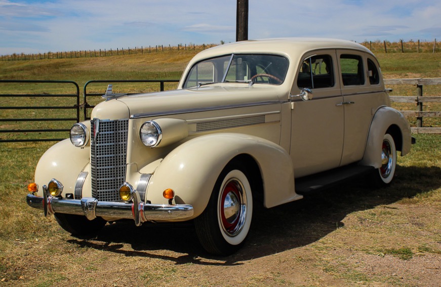 Oldsmobile 1937 l37 sedan bat