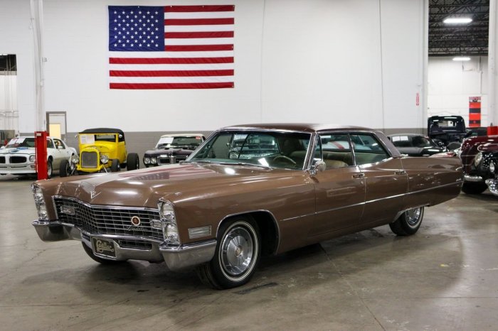 Cadillac 1967 deville sedan offered engine