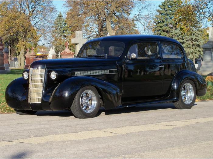 1937 Oldsmobile Sedan: A Classic American Automobile