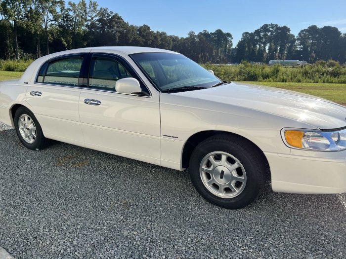 Lincoln town 2000 car cartier auto