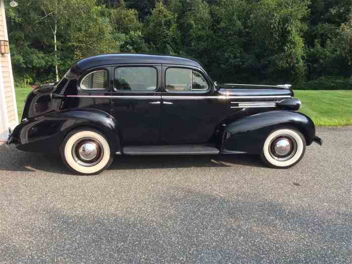 1937 Oldsmobile Sedan