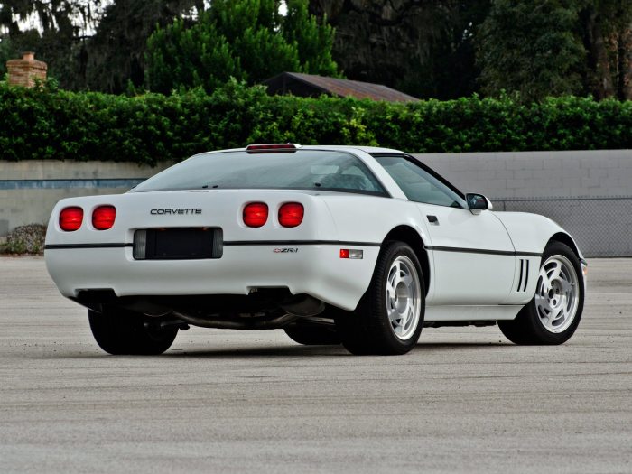 1990 Chevrolet Corvette: A Classic American Sports Car