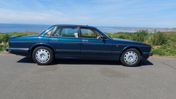 Jaguar 1992 xj6 sovereign offered model