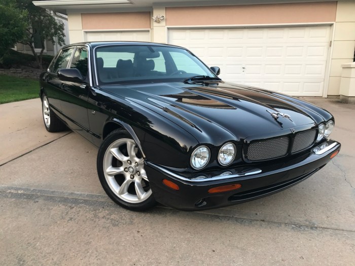 Jaguar xjr 2000 reserve sale bat