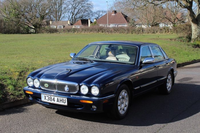 2000 Jaguar XJ8