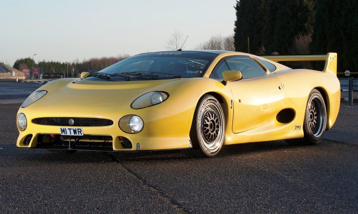 Jaguar xj220 supercar