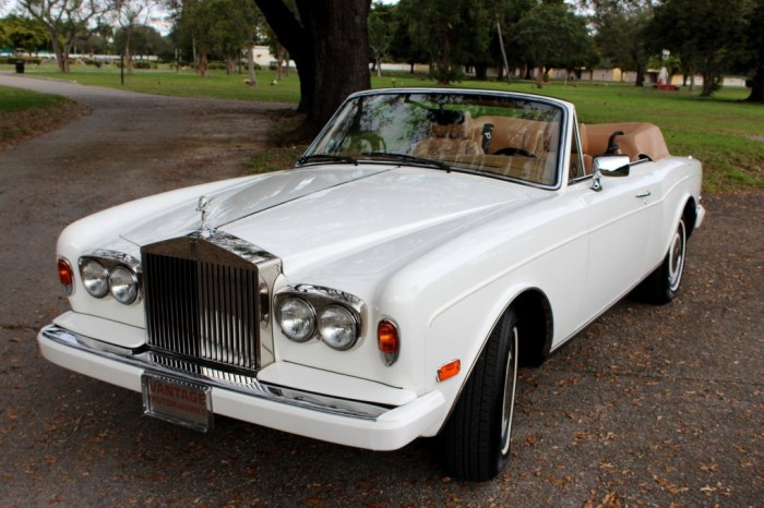 Corniche iv rolls royce 1994 car beverly hills club welcome