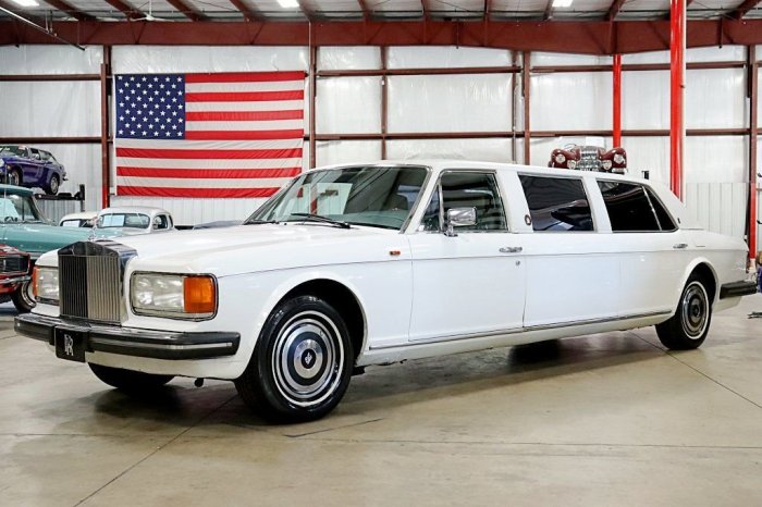 1982 Rolls-Royce Silver Spur: A Timeless Classic