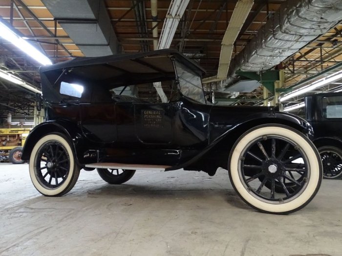 Car 1918 dodge