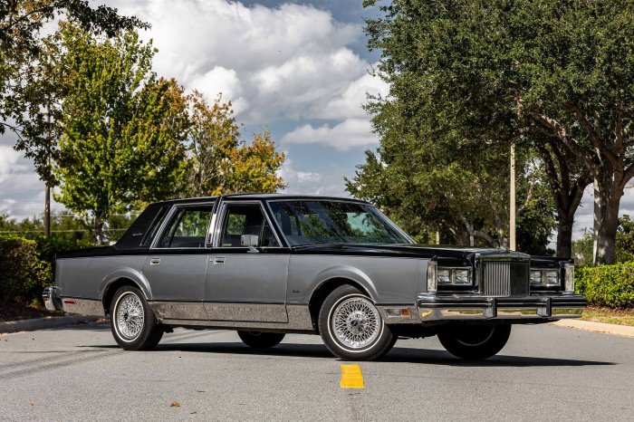 Lincoln town car 1981 1984 momentcar