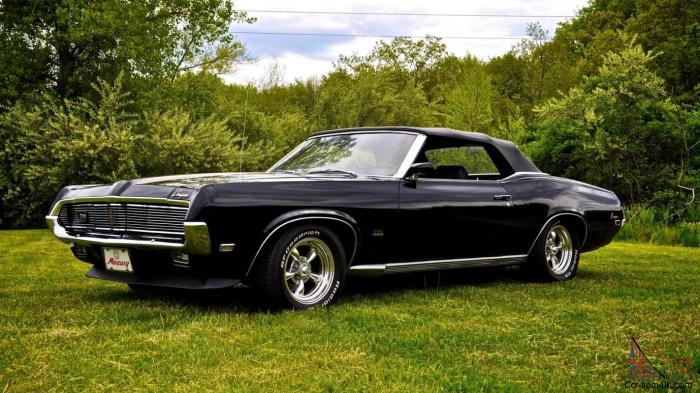 1969 Mercury Cougar XR7