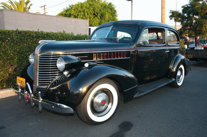 1936 Pontiac 2-Dr Sedan