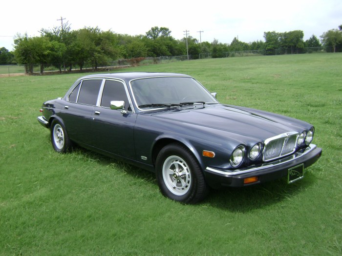 Xj6 jaguar 1970 door sedan four feature most jag me front consumerguide