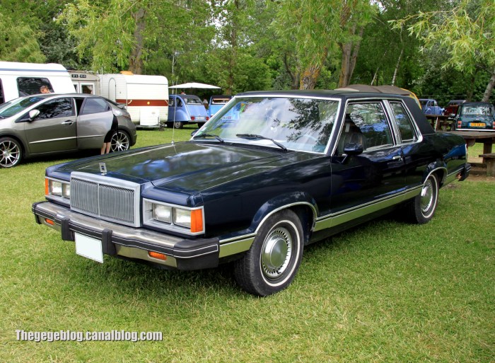 Cougar mercury 1981 sedan brochure door two curbside classic only coupe