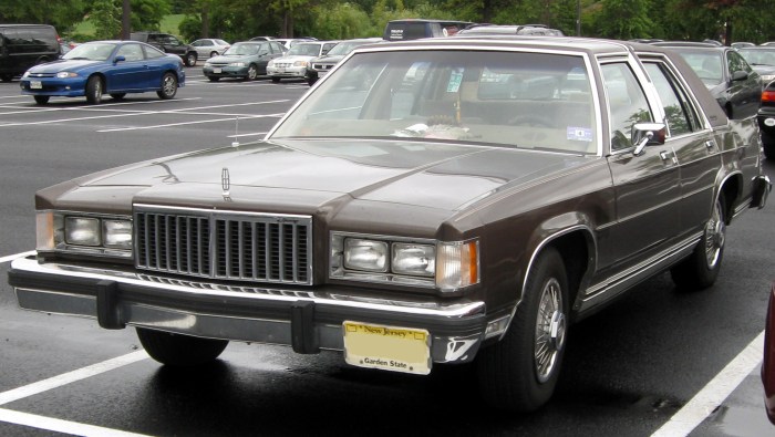 Marquis grand mercury 1983 1987 2010 file momentcar v8 commons auto sedan wikimedia data