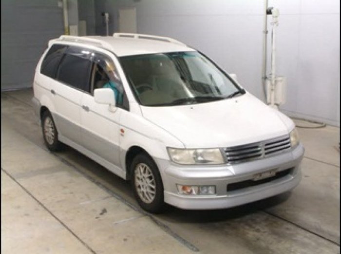 1998 Mitsubishi Chariot: A Look Back at the Japanese Minivan