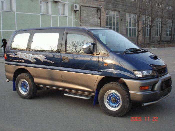 1998 Mitsubishi Delica