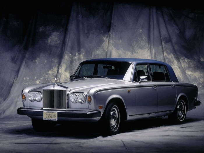 Wraith silver rolls royce 1977