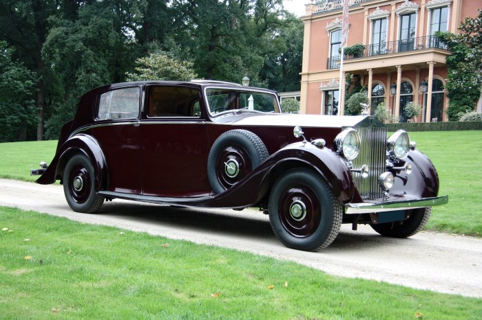 1938 Rolls-Royce Cabriolet: A Glimpse of Luxury in the 1930s