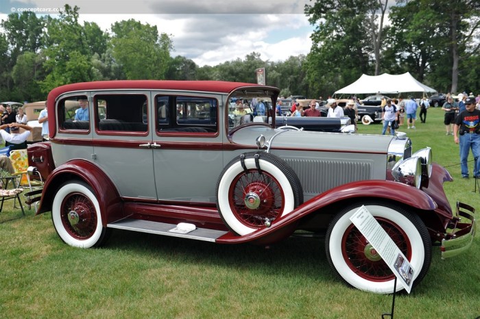 Studebaker 1930 dictator sedan momentcar