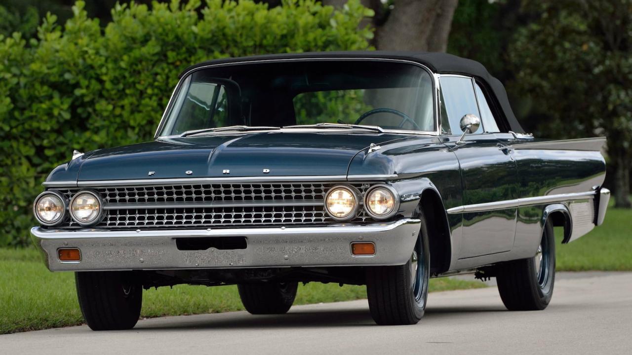 1961 Ford Galaxie Sunliner: A Classic American Convertible